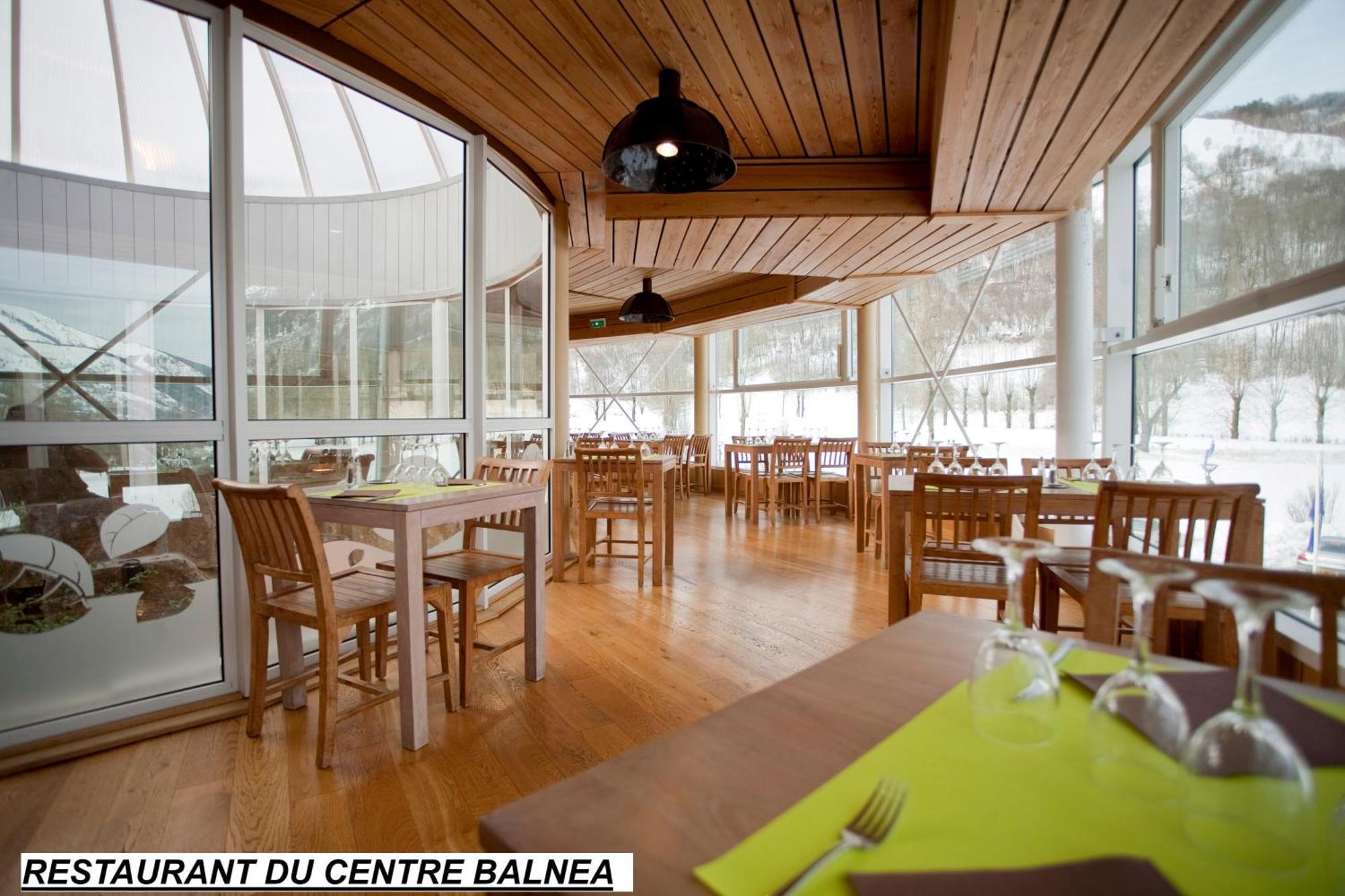 Chalets de Las Costes: Rustic Forest Retreat near Loudenvielle Ski Slopes Exterior photo