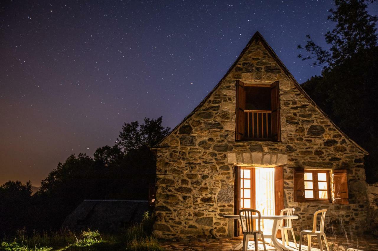 Chalets de Las Costes: Rustic Forest Retreat near Loudenvielle Ski Slopes Exterior photo