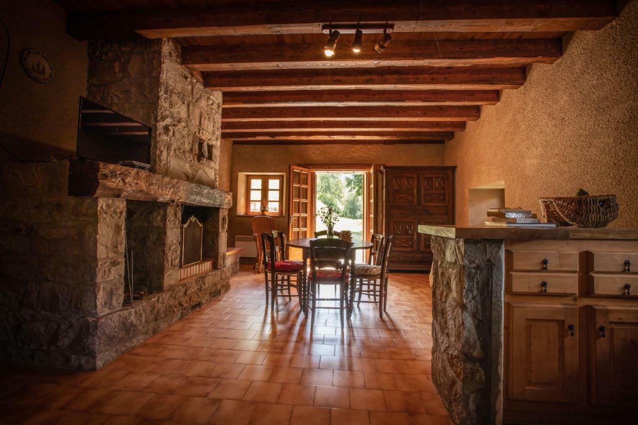Chalets de Las Costes: Rustic Forest Retreat near Loudenvielle Ski Slopes Exterior photo