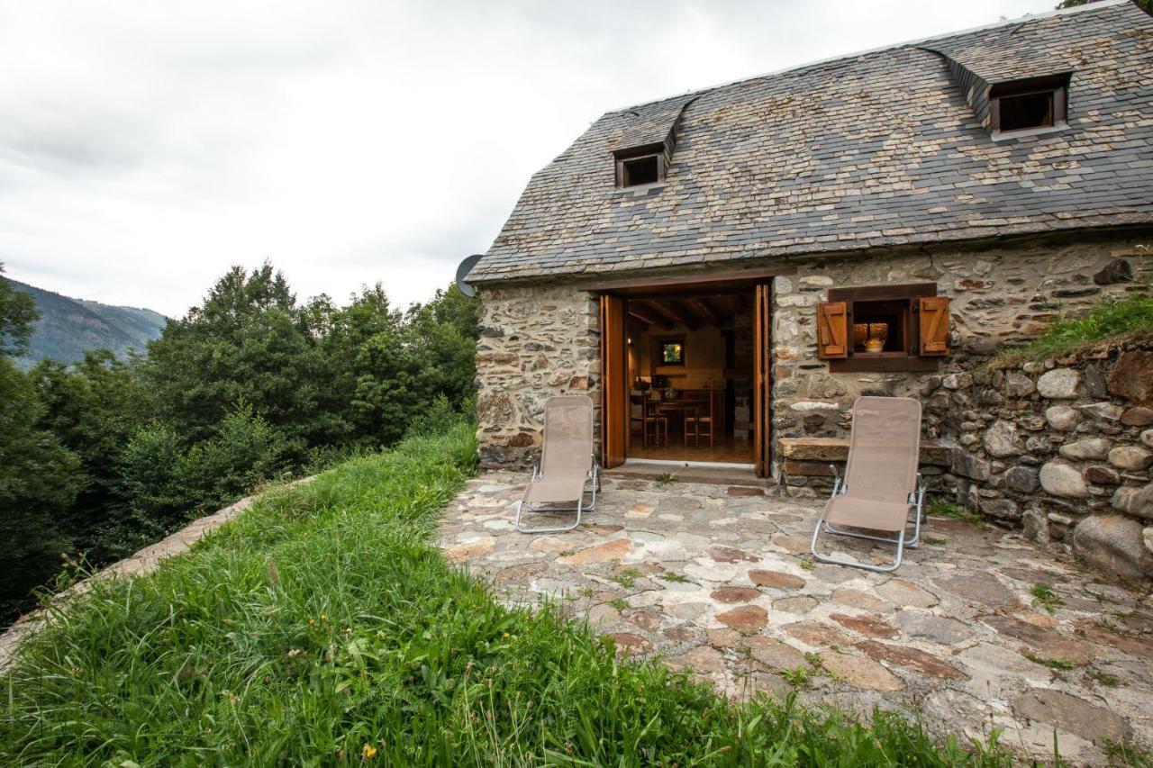 Chalets de Las Costes: Rustic Forest Retreat near Loudenvielle Ski Slopes Exterior photo