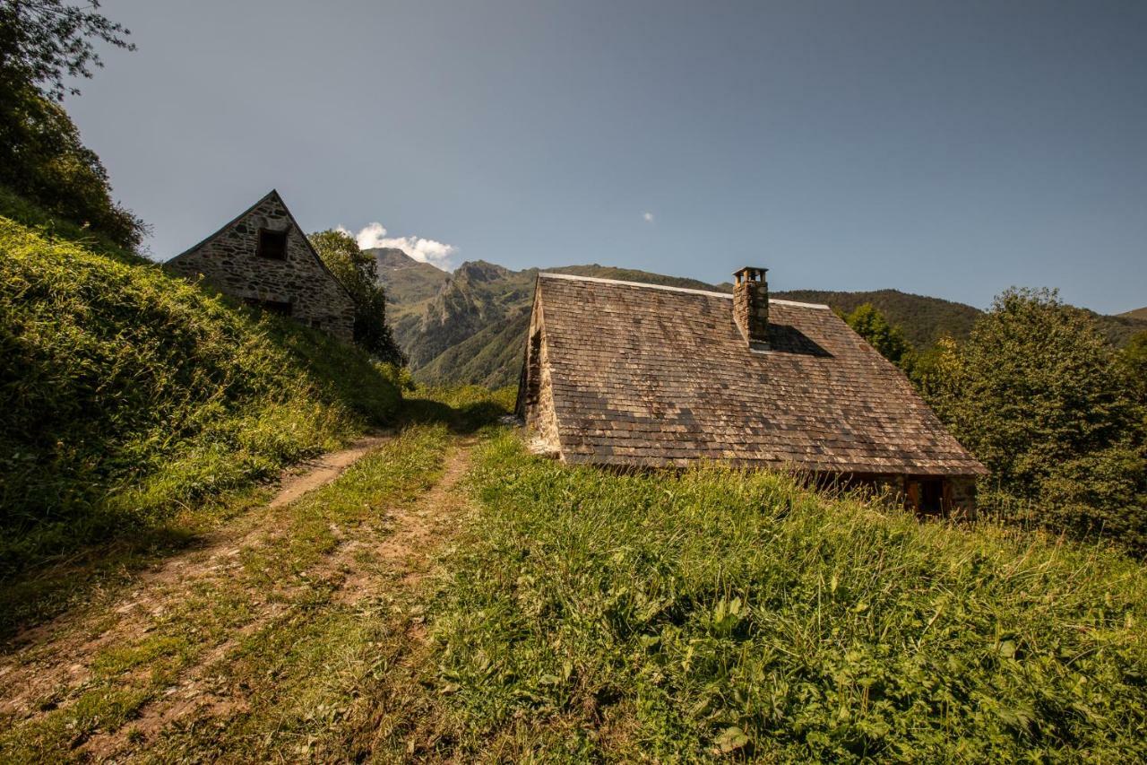Chalets de Las Costes: Rustic Forest Retreat near Loudenvielle Ski Slopes Exterior photo