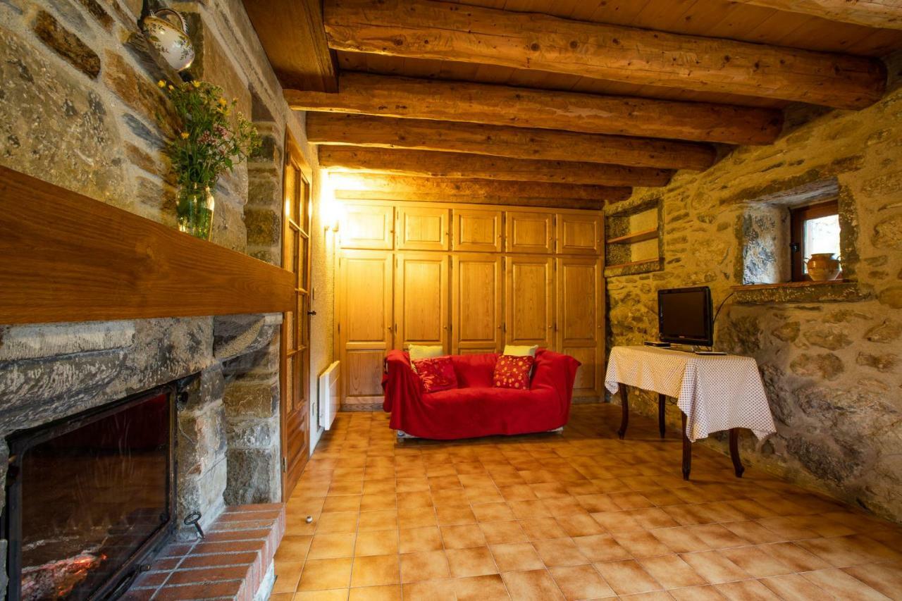 Chalets de Las Costes: Rustic Forest Retreat near Loudenvielle Ski Slopes Exterior photo