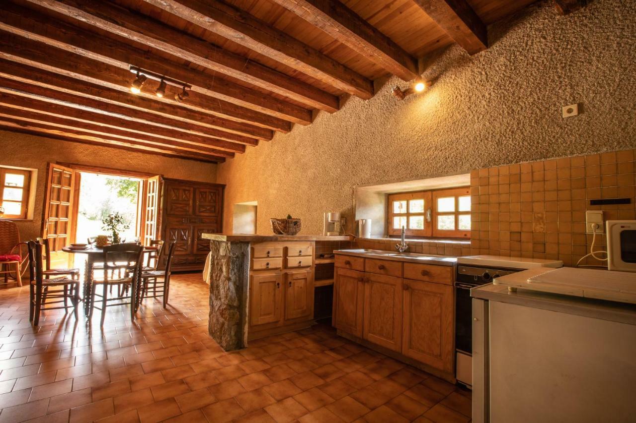 Chalets de Las Costes: Rustic Forest Retreat near Loudenvielle Ski Slopes Exterior photo